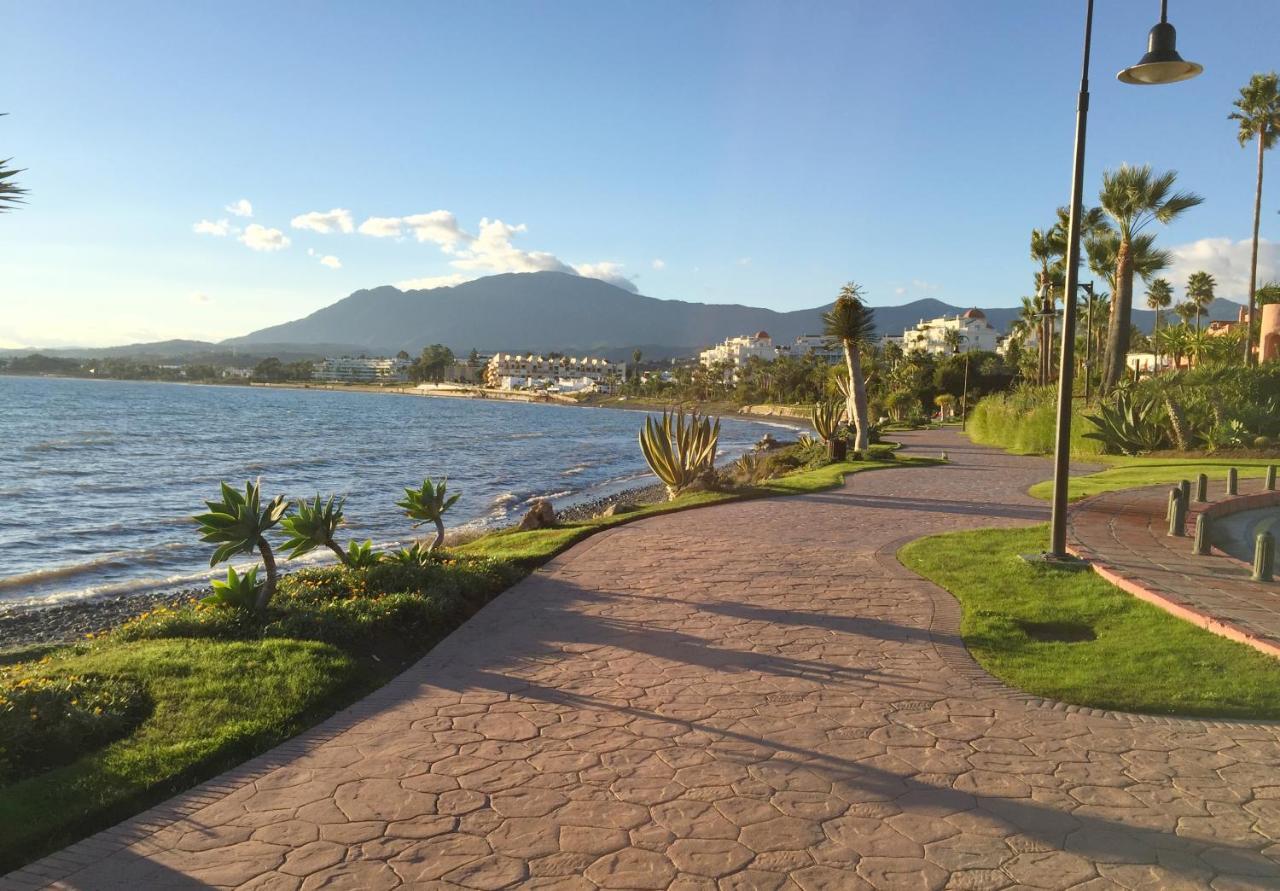 Apartamento Salinas. For 4. Terrace/parking/pools/gym/4mins